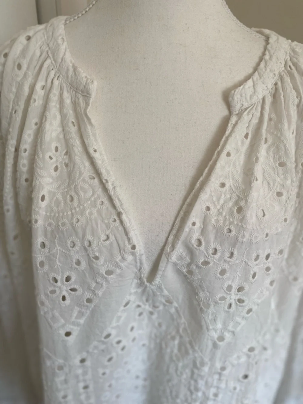 H&M White Cotton Eyelet Popover V-neck Summer Beach Top-Sz-L - Picture 2 of 15